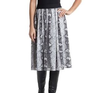 White House Black Market Snake Print Pleated Midi Skirt Gray Sz 2